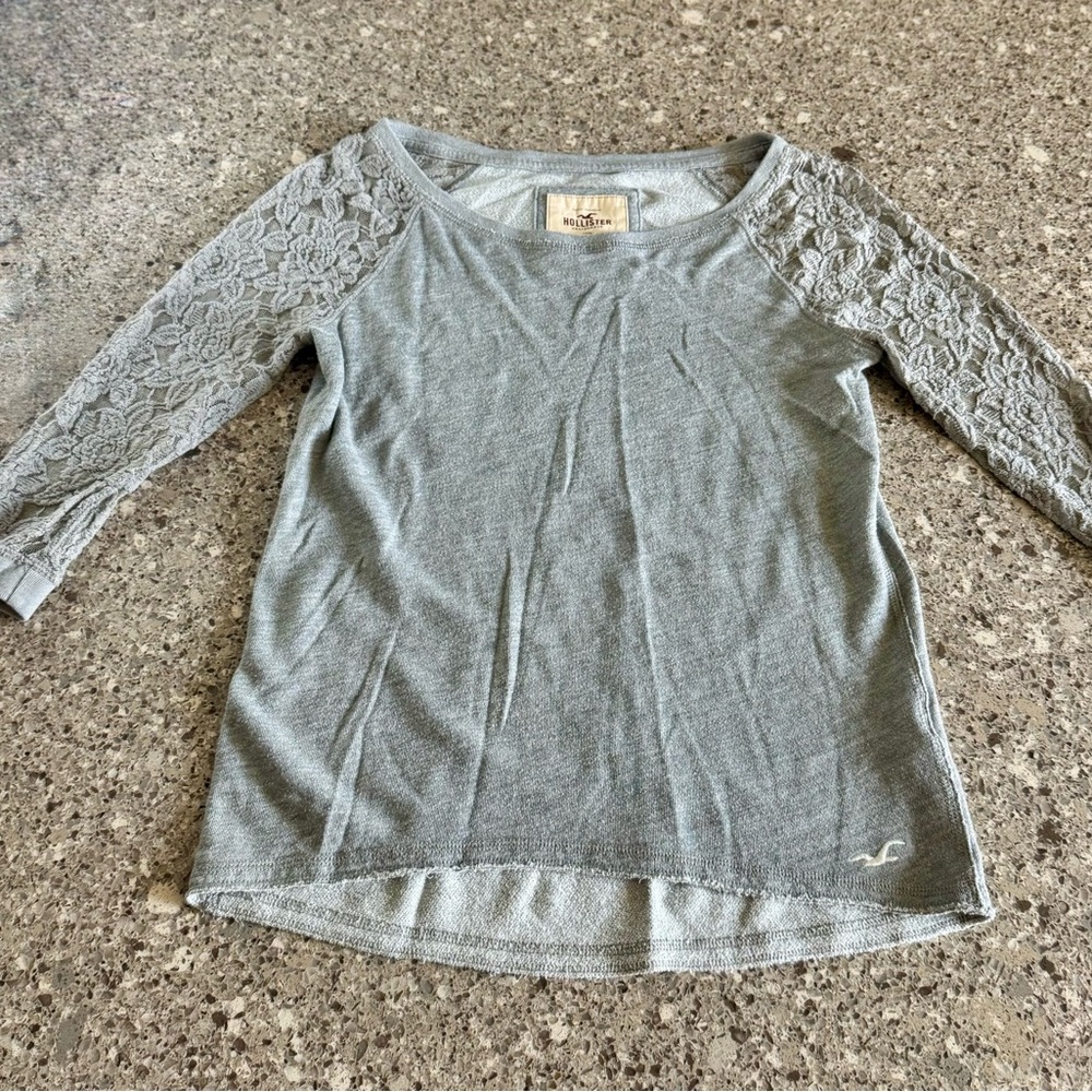 Hollister l Gray Lace 3/4 Sleeve Crewneck Sweater l Size: S